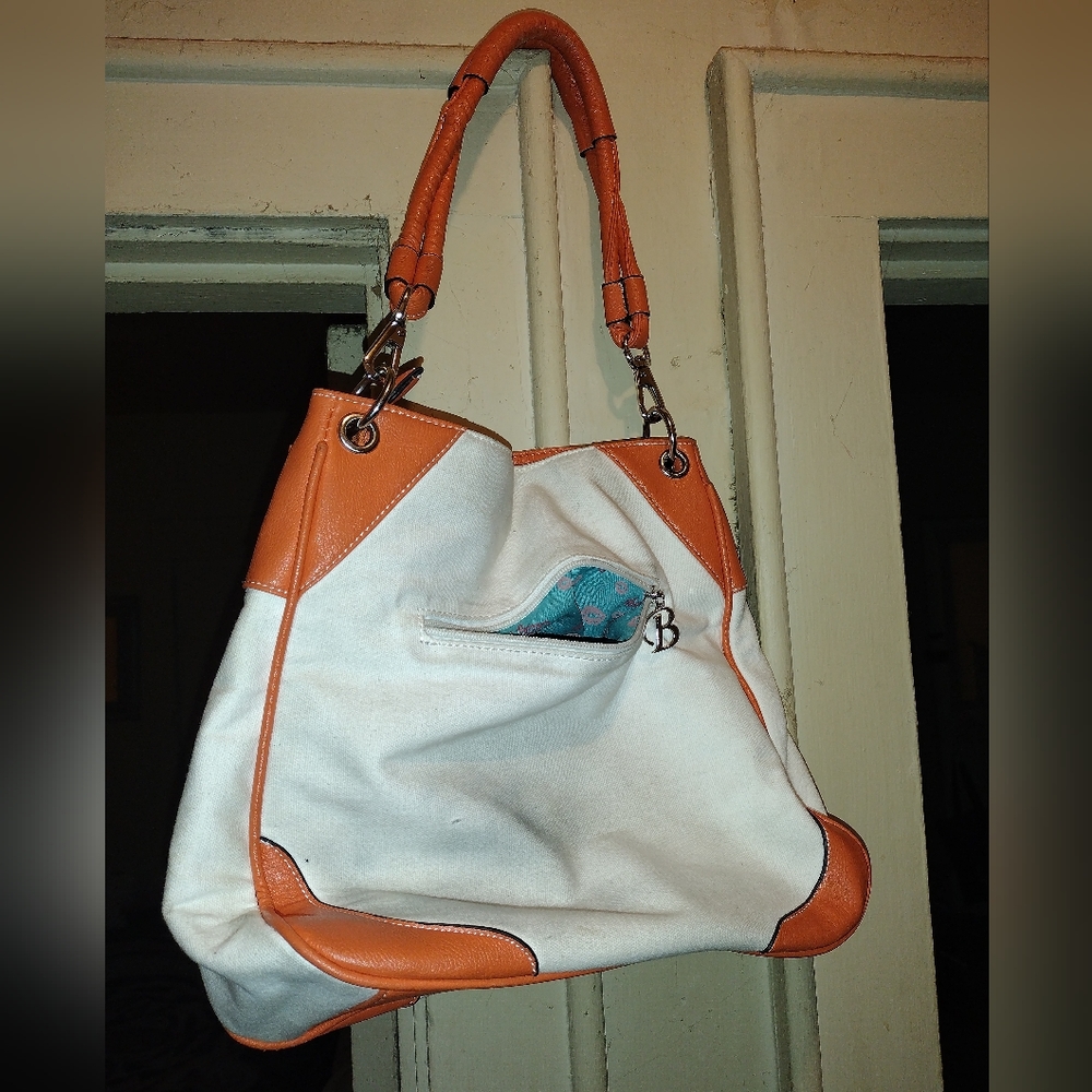 *hand bag* - Picture 3 of 6